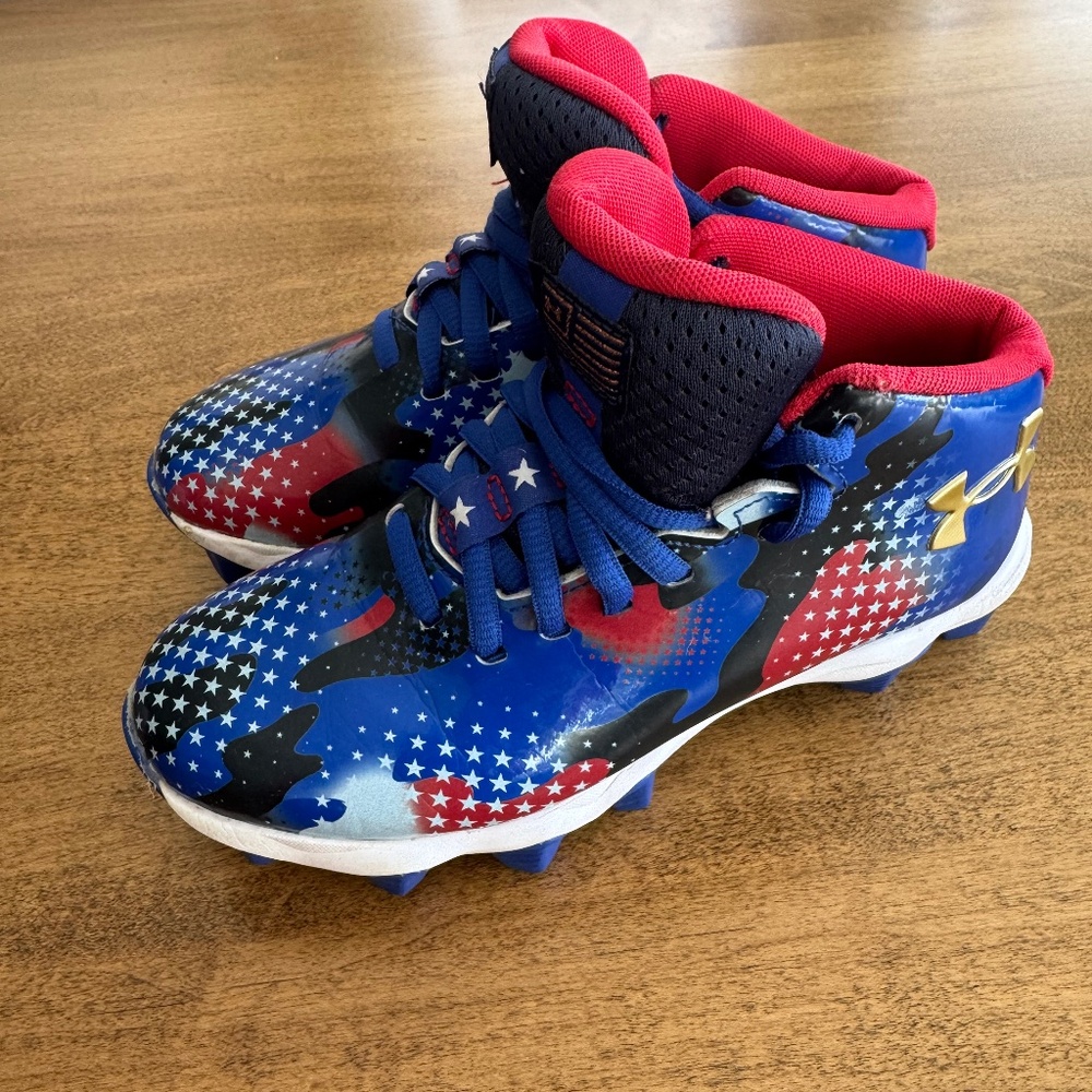 Under Armour Boy’s Football Cleats size 1Y